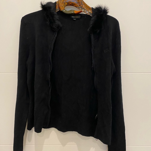 Zip up sweater with hood and for trim - Picture 2 of 5